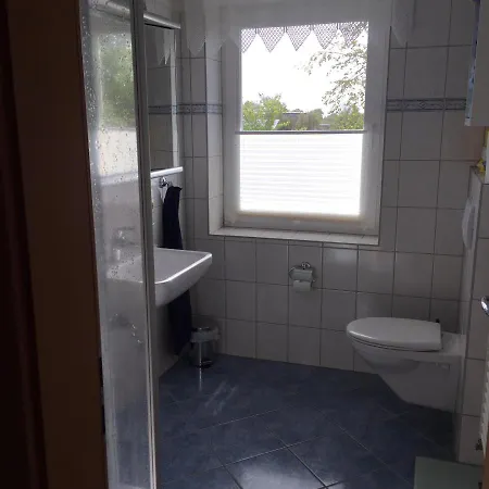 Ferienhaushaelfte Domeyer Apartman Midlum
