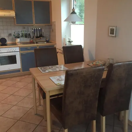 Ferienhaushaelfte Domeyer Apartman Midlum